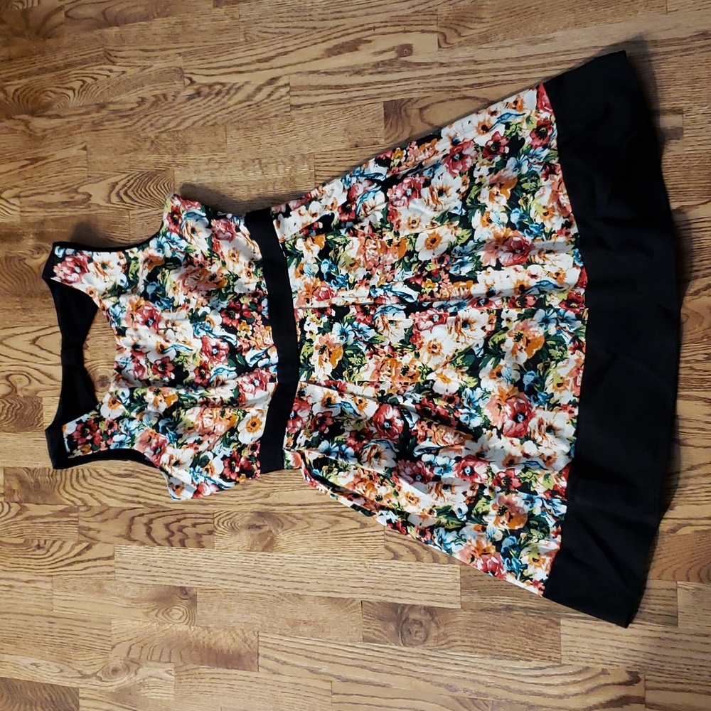 (L) Suzy Shier Floral Print Fit & Flare Cutout Back Bow Detail Midi Garden Party